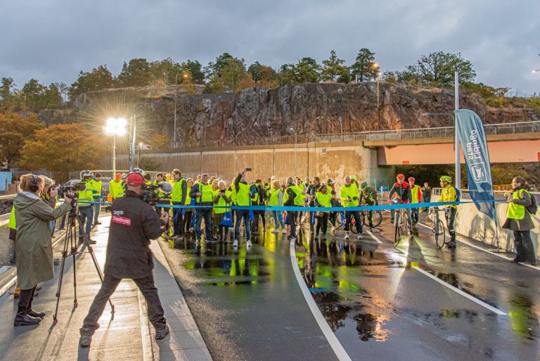Många ville vara först över Lilla Lidingöbron