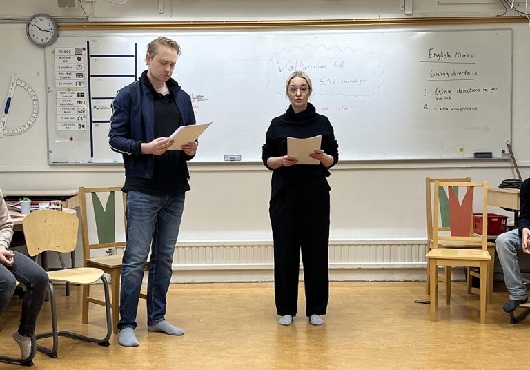 Skådespelare från Dramaten läste texter av klass 5A i Torsviks skola